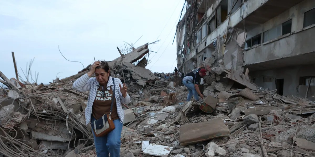 Twin earthquakes devastate Venezuela, killing 235